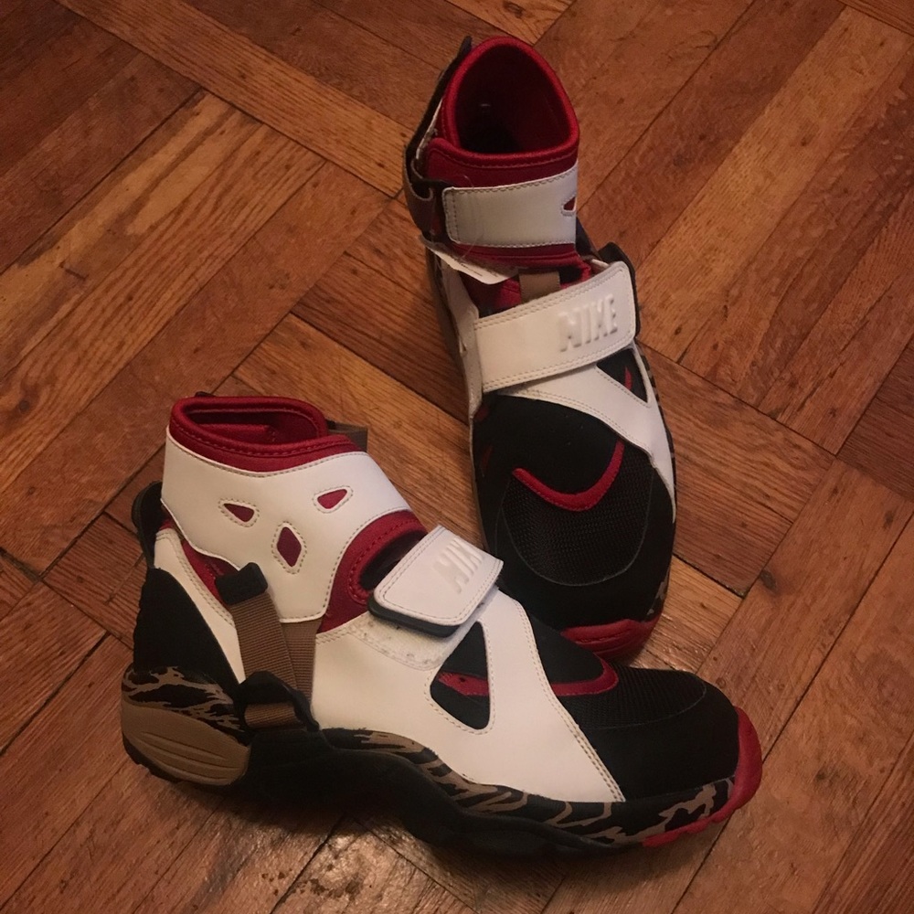 Nike Carnivore